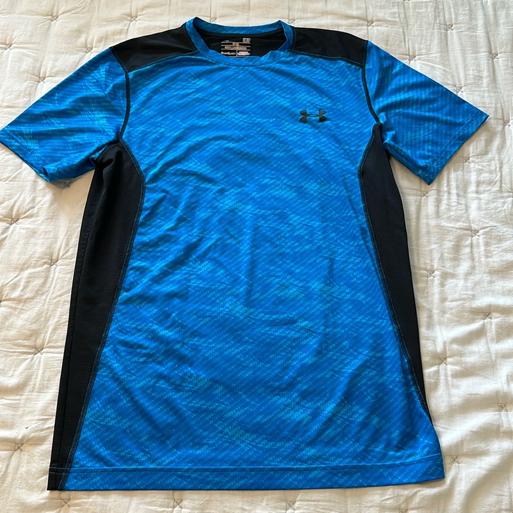 💙 5 for $20 / Men’s Under Armour shirt